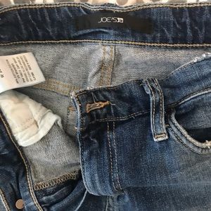 Joes // distressed skinny // 28